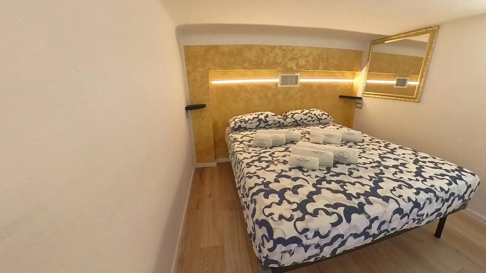N&Ghomesweethome Van Gogh Elegante E Confortevole Casa Vacanze Milan 0*,